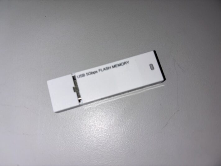 USBメモリ【ELECOM MF-KMSU3256GWH 256GB】データ復旧(個人ユーザーM様|富山県)